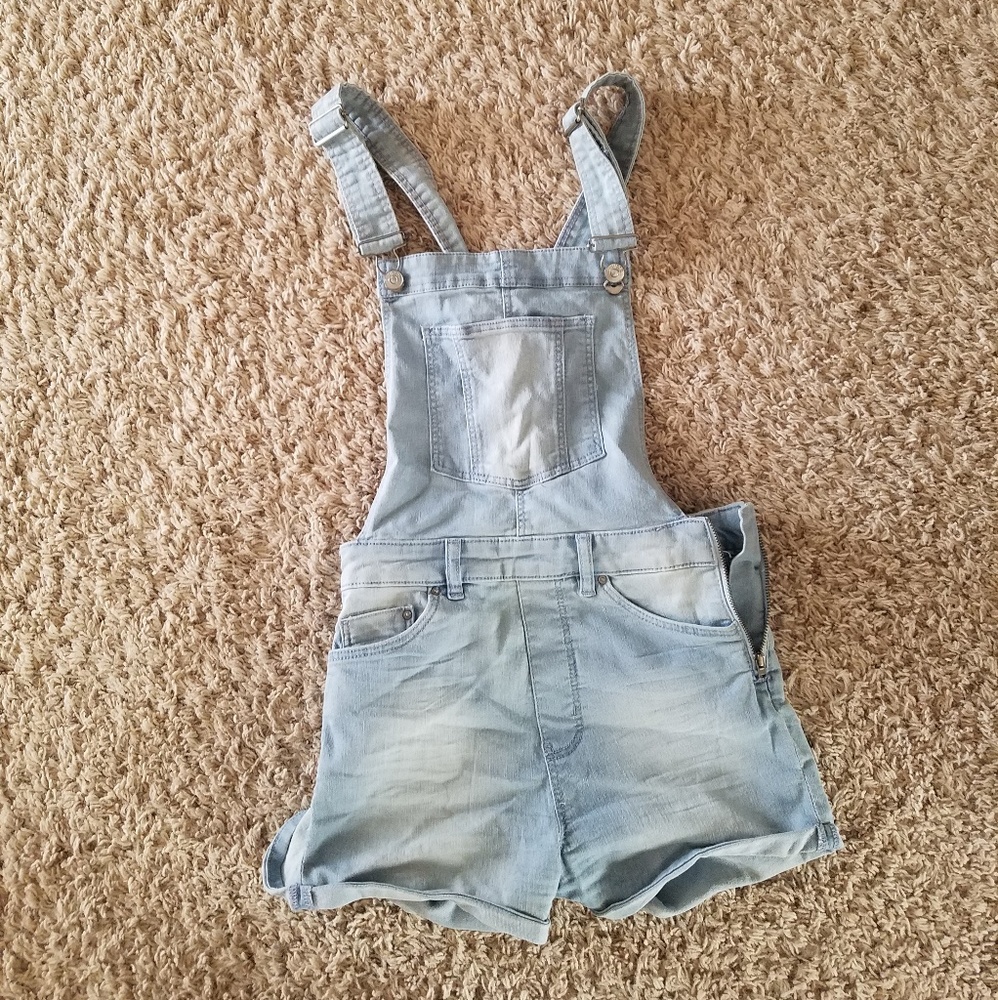 Overall shorts